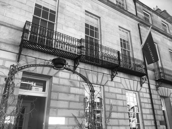 A black and white photo of a building