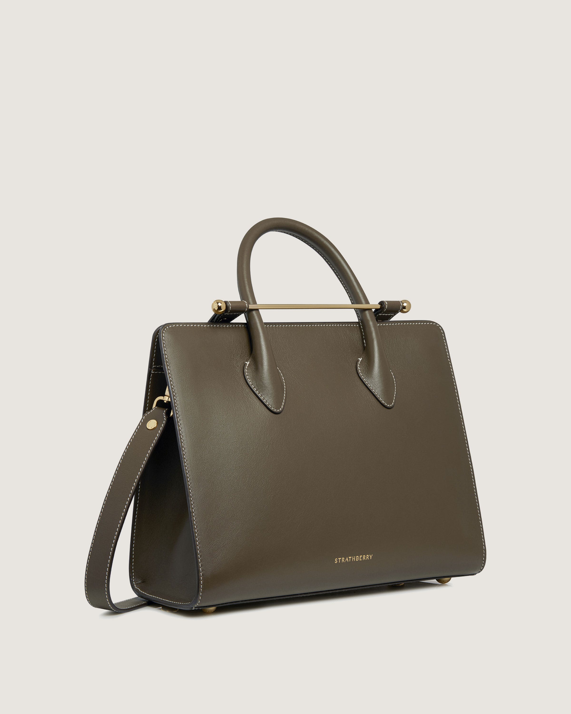 A brown handbag with a handle on the top of it