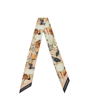 A neck tie with a picture of birds on it