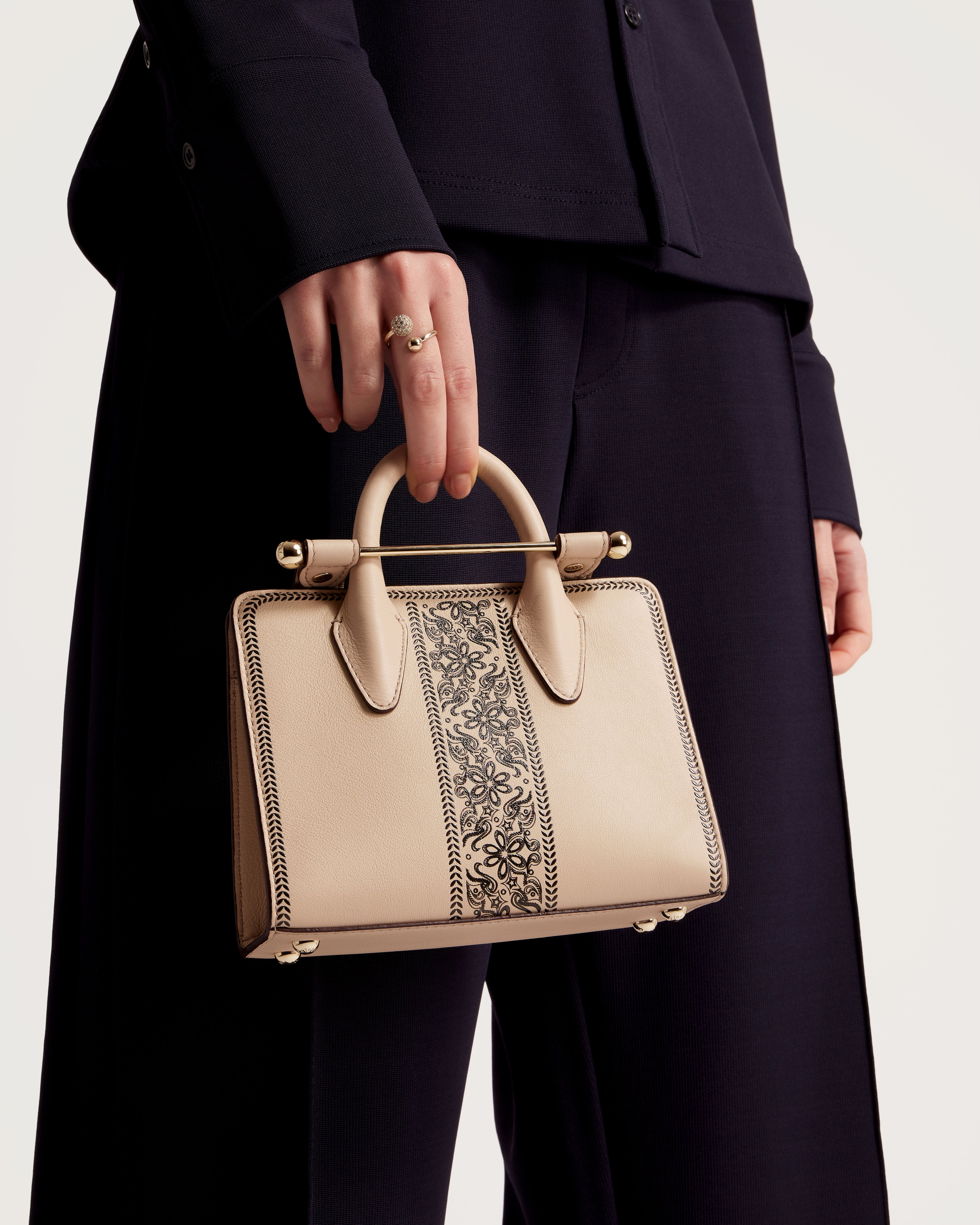 ストラスベリー - Nano Tote - トップハンドルレザーミニトート