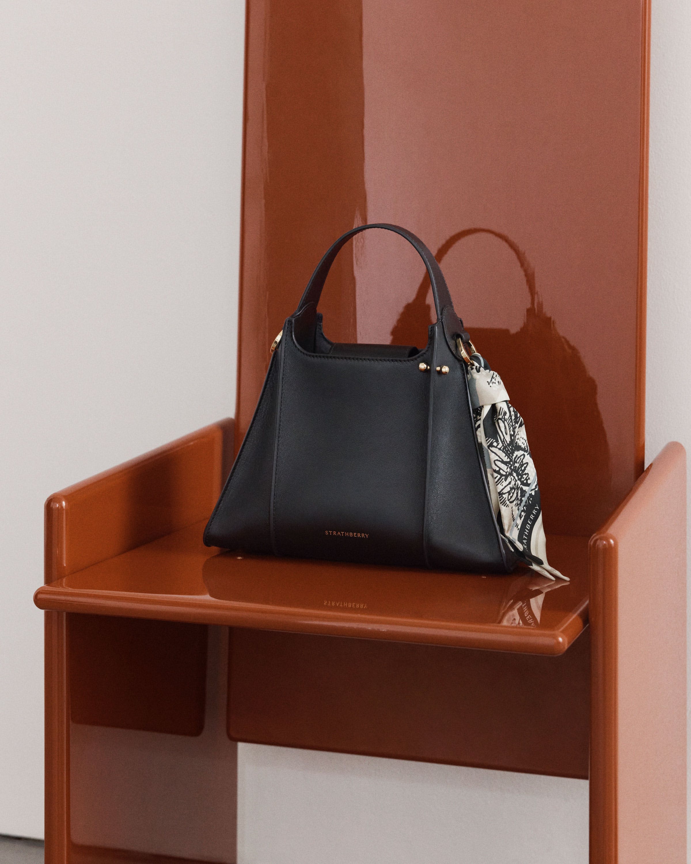 STRATHBERRY 20241100150961 関税送料込 Strathberry | Stockists | Luxury Handbags & Accessories