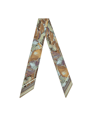 Silk skinny scarf in oat and mushroom print with tapered ends.