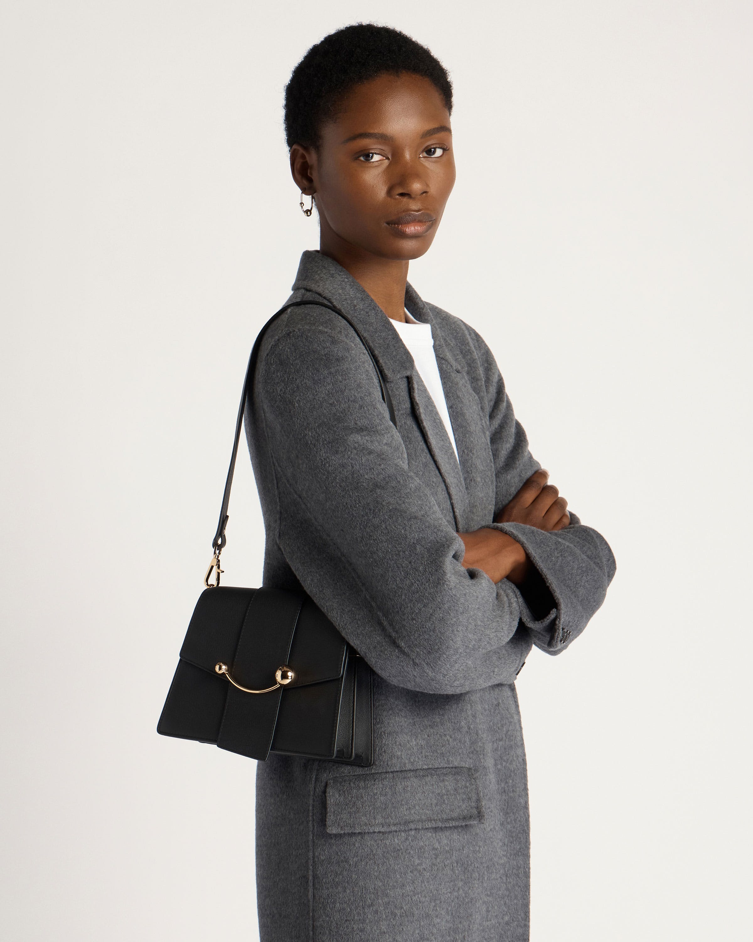 か　STRATHBERRY Box Crescent - Black Strathberry - Box Crescent - Leather Shoulder Bag - Black