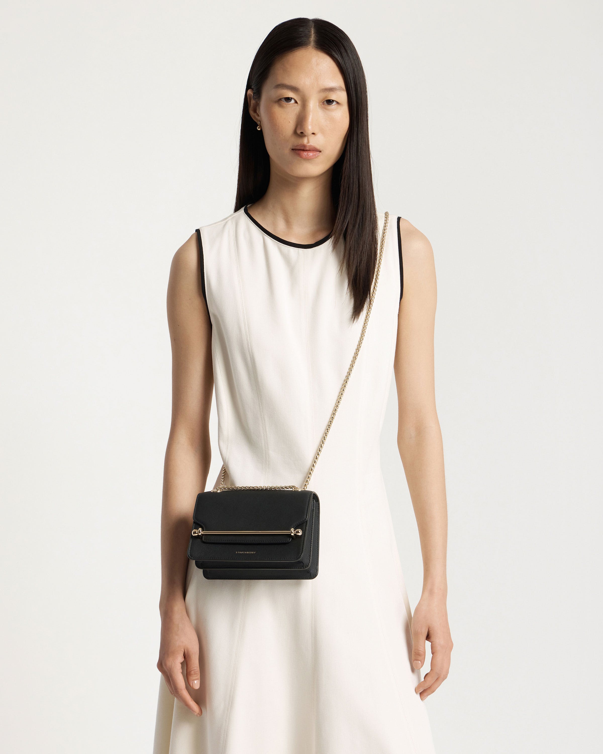 STRATHBERRY ストラスベリー EAST/WEST ショルダーバッグ Strathberry - East/West - Crossbody Leather Handbag - Black