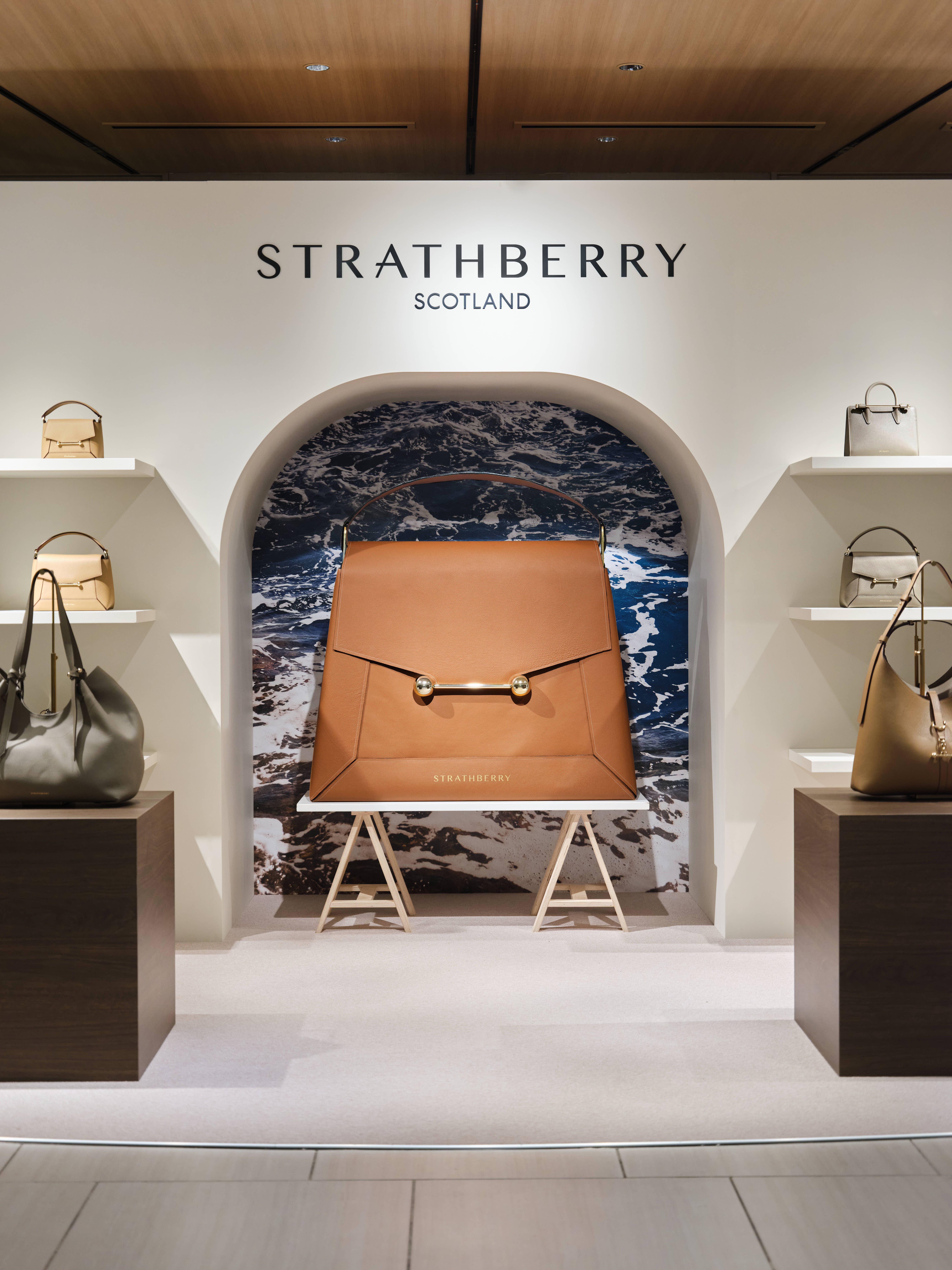 GINZA SIXでストラスベリー・ポップアップを開催 | Strathberry 日本