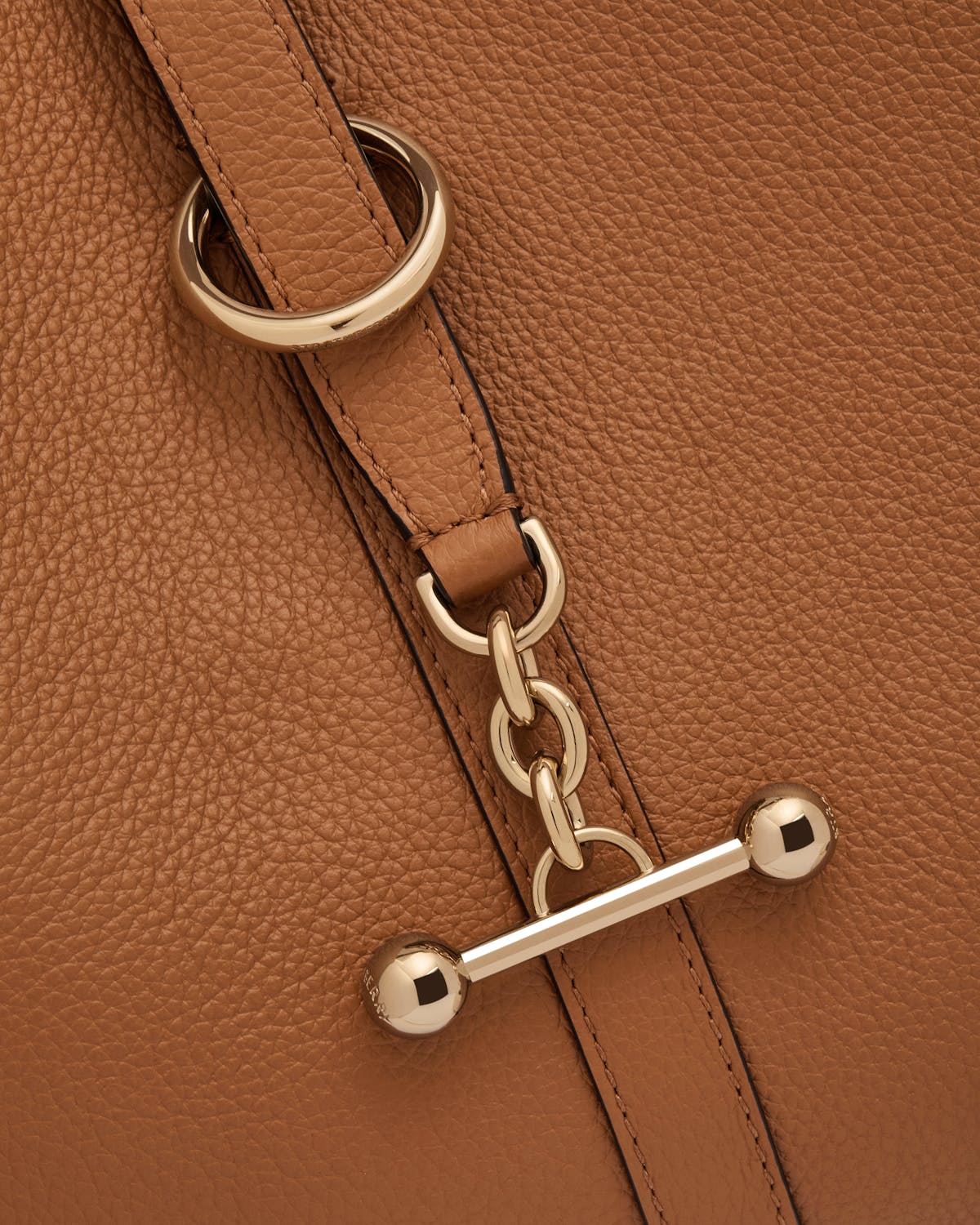 Tan pebbled leather bag strap with gold chain and bar clasp